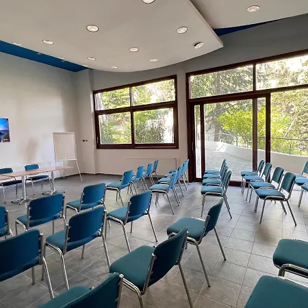 Ξενοδοχείο με διαμερίσματα Poed Residences