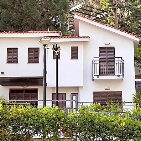 Poed Residences 3*