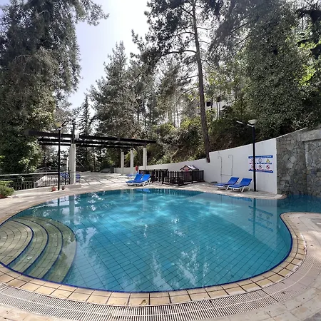 Poed Residences Апарт-отель Платрес